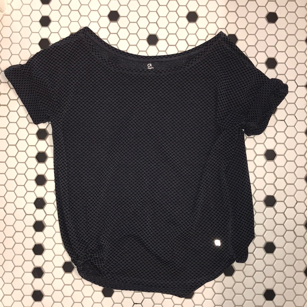 Women’s Gap Fit mesh ‘breathe’ workout shirt